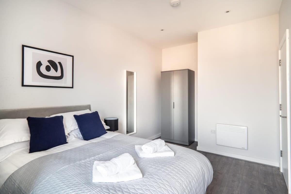 Modern & Spacious 2 Bed Apartment In Waterloo Liverpool ภายนอก รูปภาพ